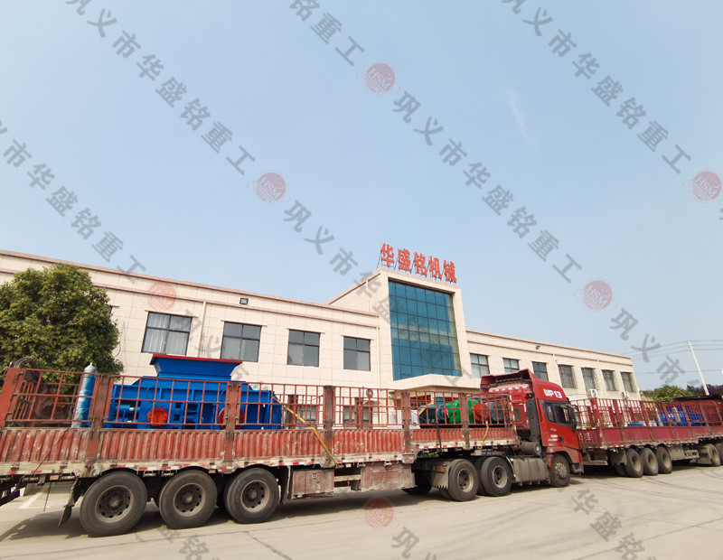 兩（liǎng）台2PGY1810對輥製砂機裝車（chē）發往福建泉州 